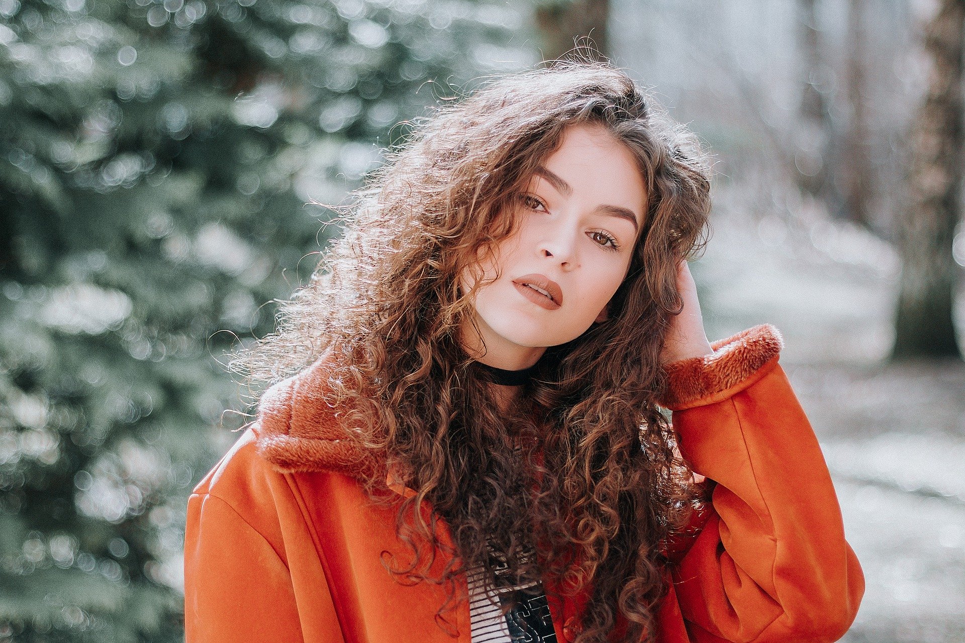 a woman with a nice curly hair